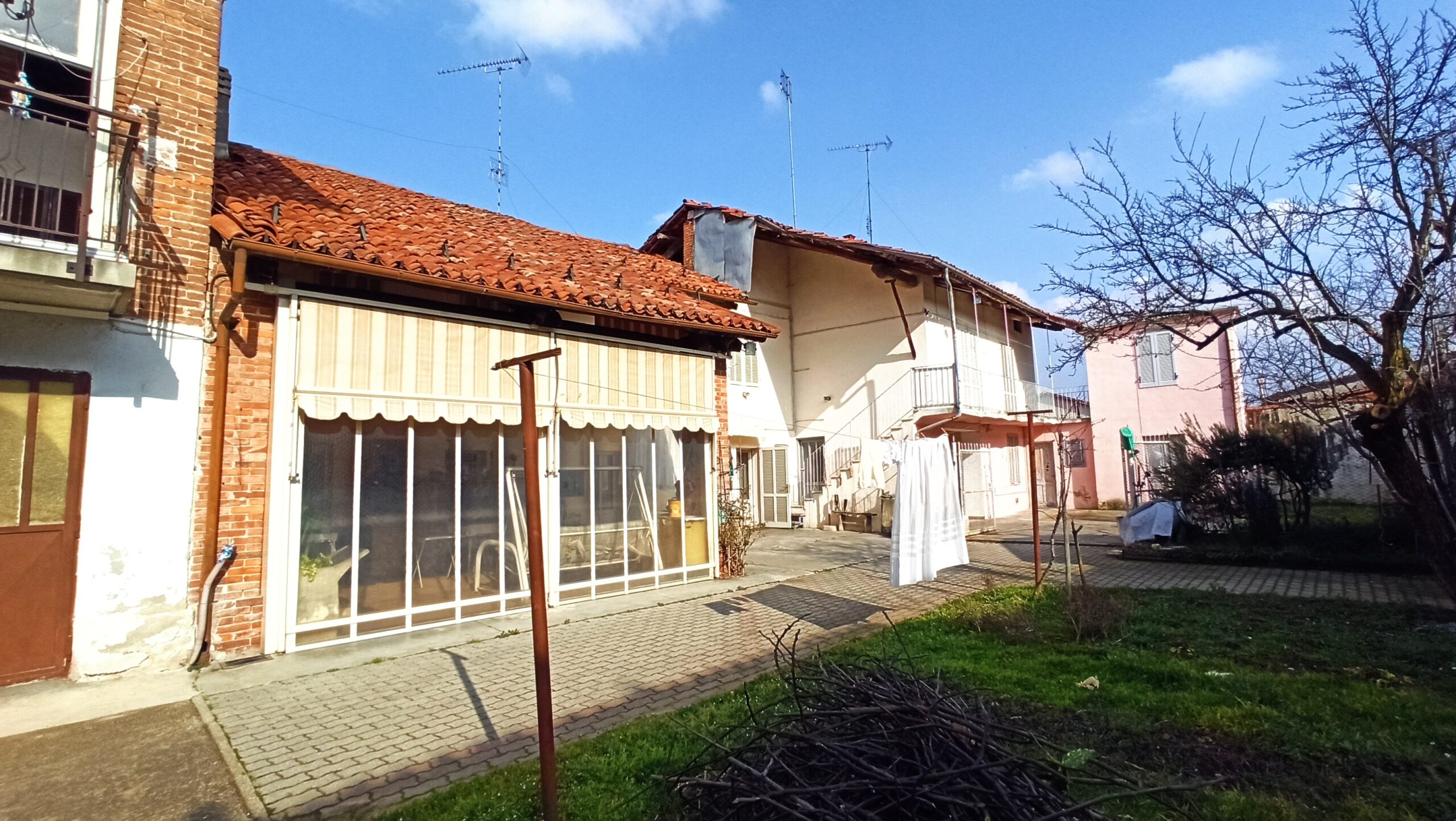 Piozzo - Casa in centro con cortile privato